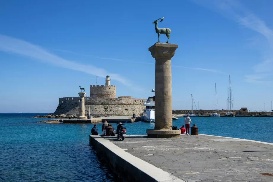 Puerto de Mandraki