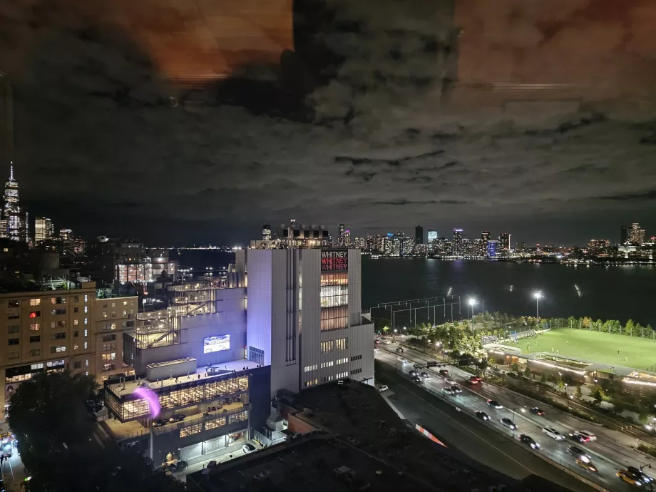 Vista nocturna del río Hudson