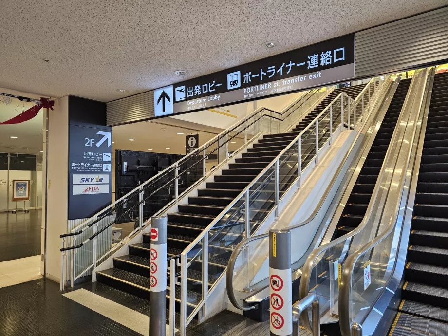 Escalera hacia el monorraíl Portliner