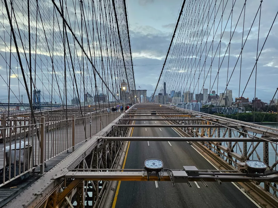 Puente de Brooklyn, sección de coches