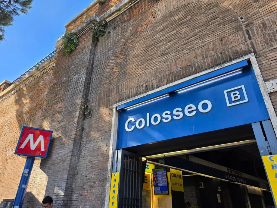 Estación de metro Colosseo