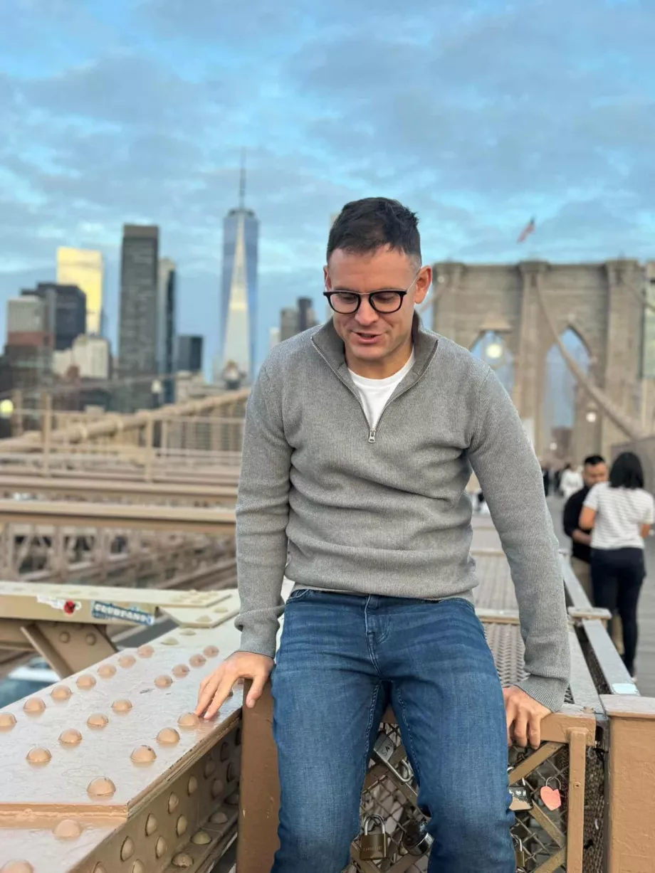 Yo en el puente de Brooklyn