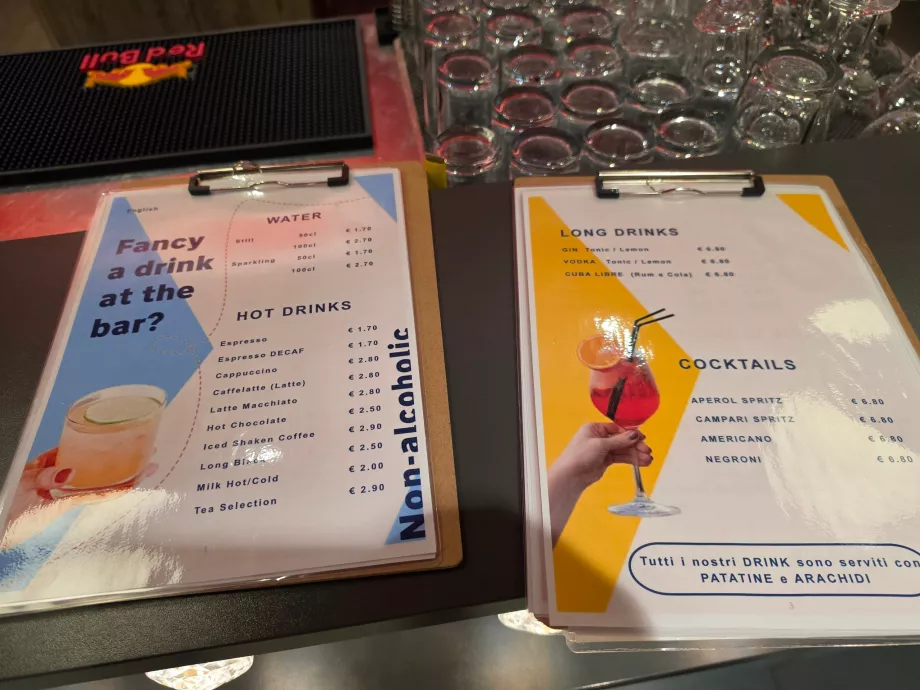 Lista de precios en el bar del hotel