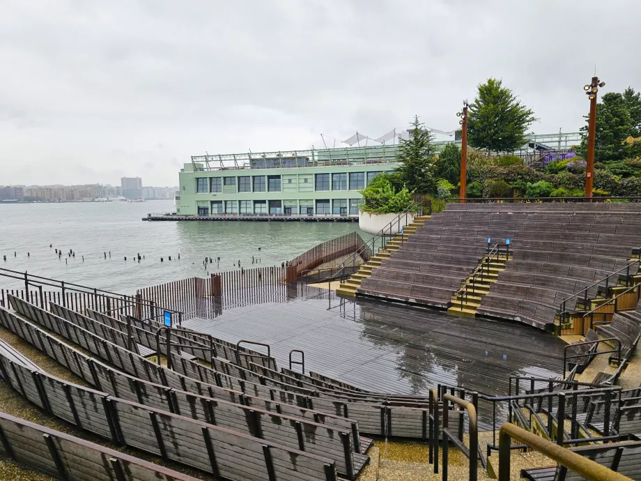 Isla Pequeña, anfiteatro