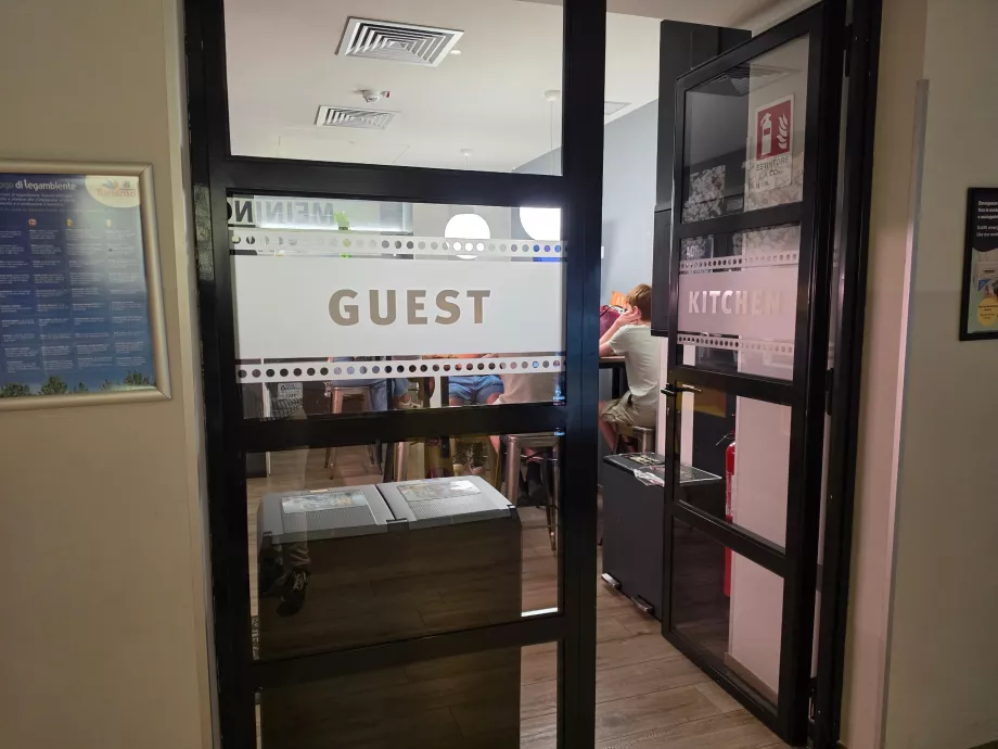 Cocina común para huéspedes
