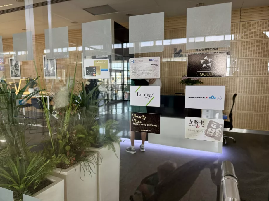 Entrada al salón