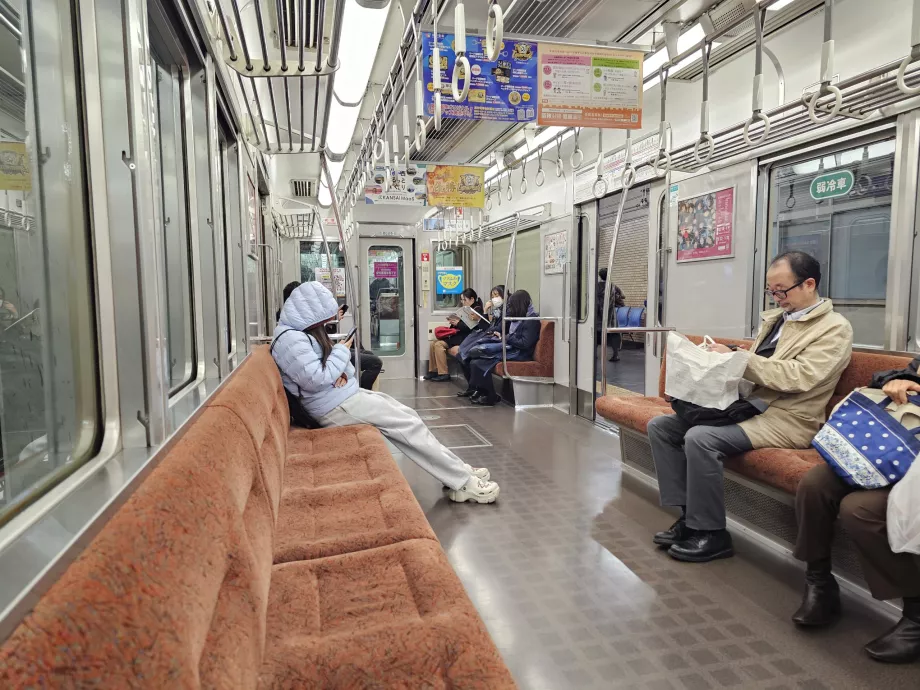 Interior de los trenes Hanshin