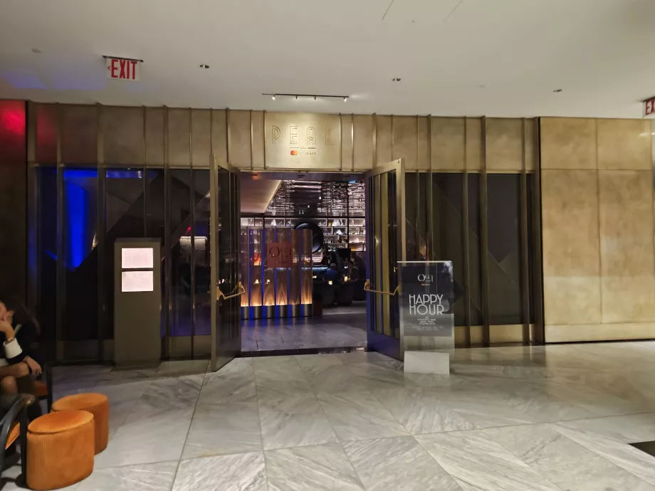 Entrada al restaurante Peak