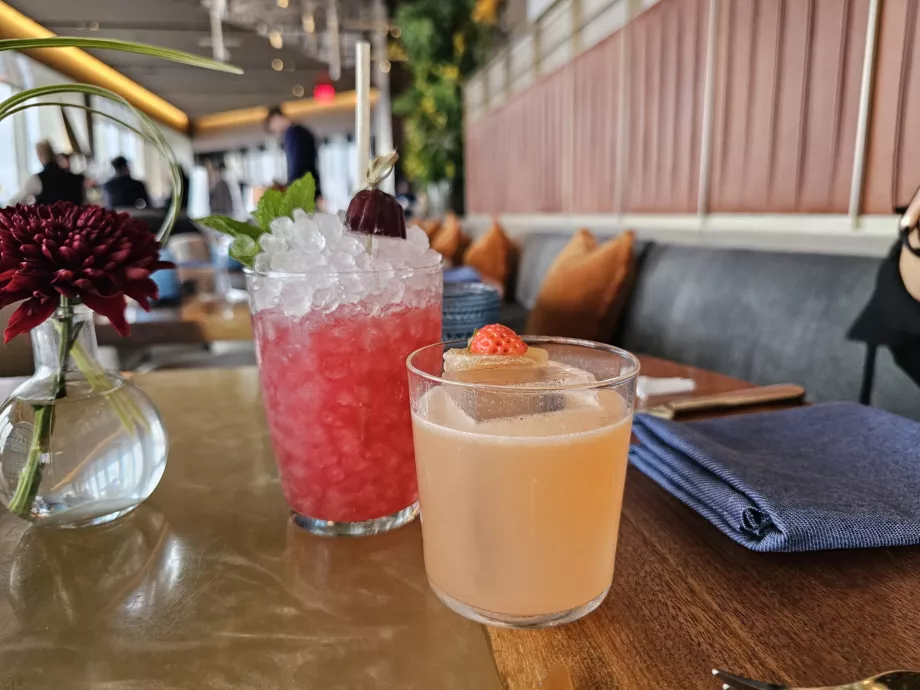 Cócteles en el restaurante Peak