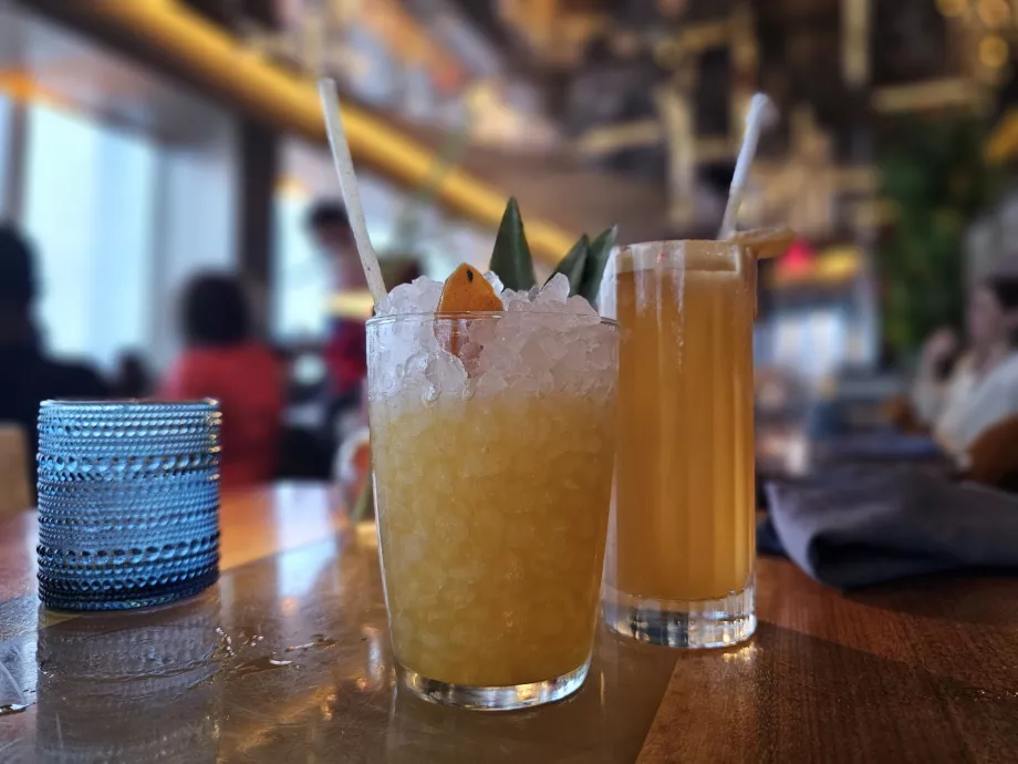 Más cócteles en el Restaurante Peak