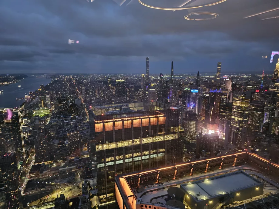 Vista desde la parte interior del mirador "The Edge".