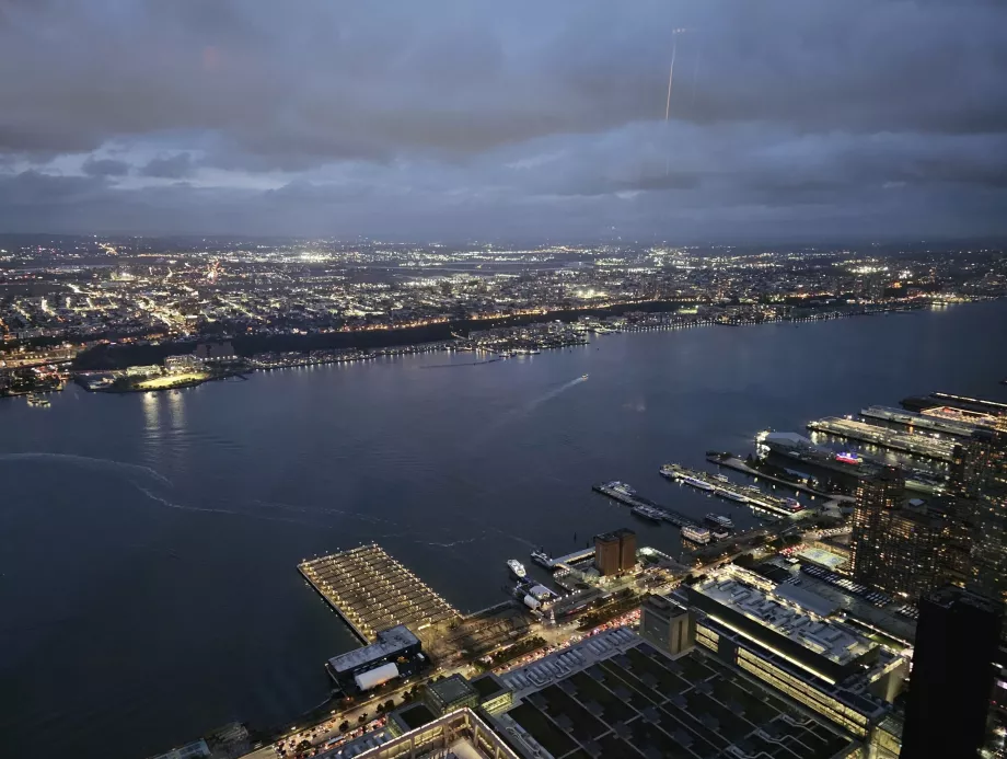 Vista desde la parte interior del mirador "The Edge".