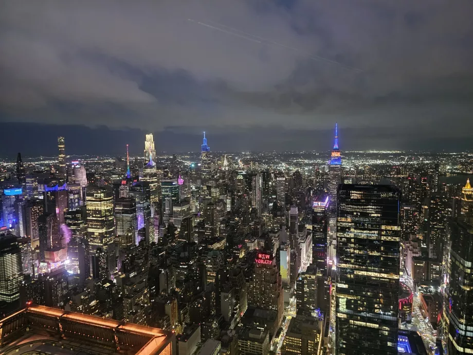 Mirador "The Edge" de noche