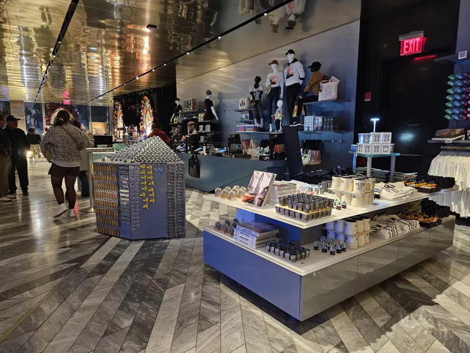 La tienda de regalos a la salida de "The Edge"