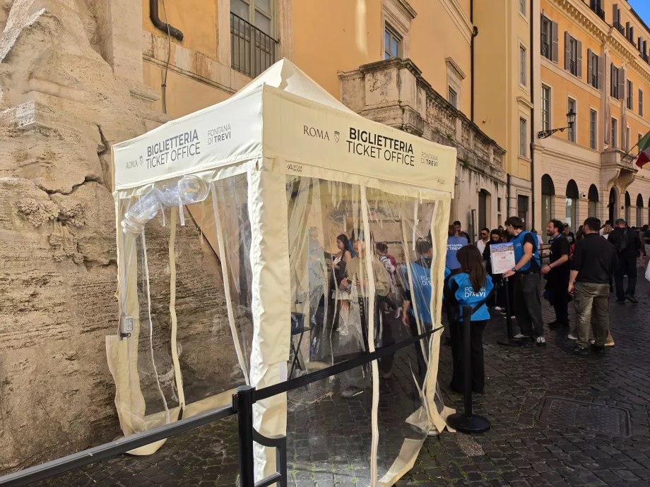 Entrada a la parte de pago de la Fontana de Trevi
