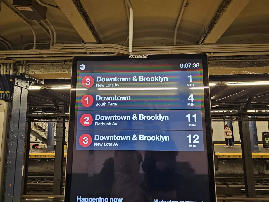 Paneles informativos para las salidas del metro