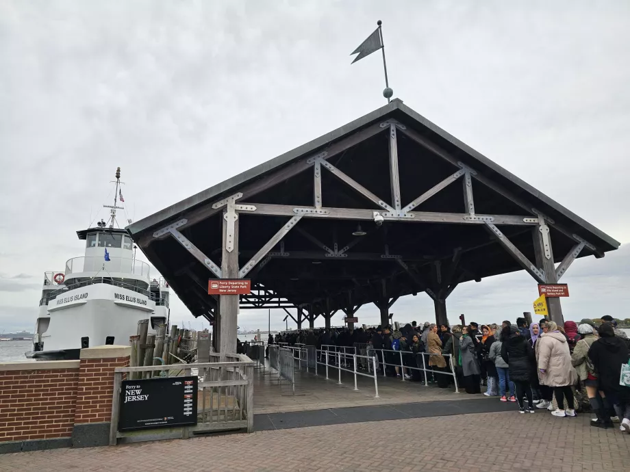 Muelle de la Estatua de la Libertad