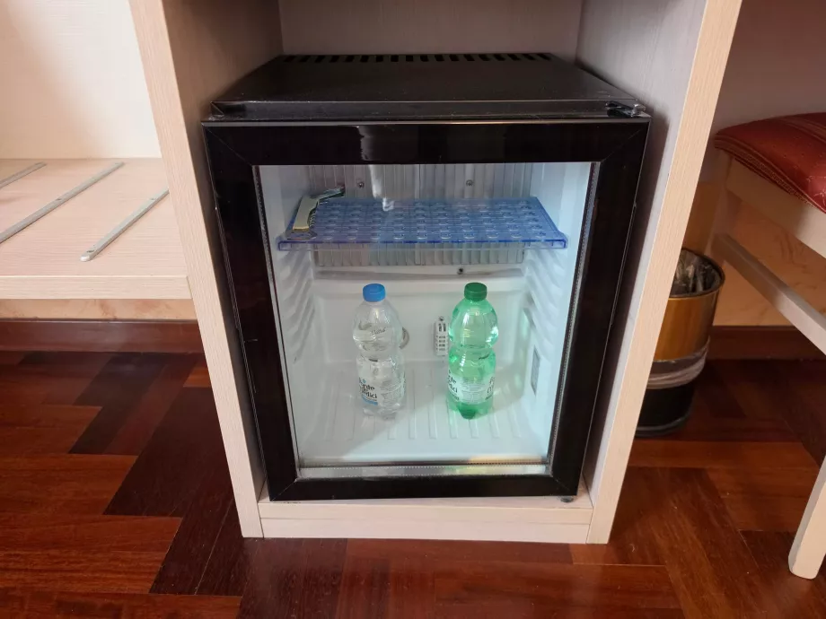 Nevera y agua gratis