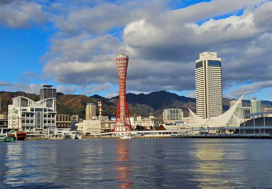 Vista de la Torre del Puerto de Kobe desde Harborland