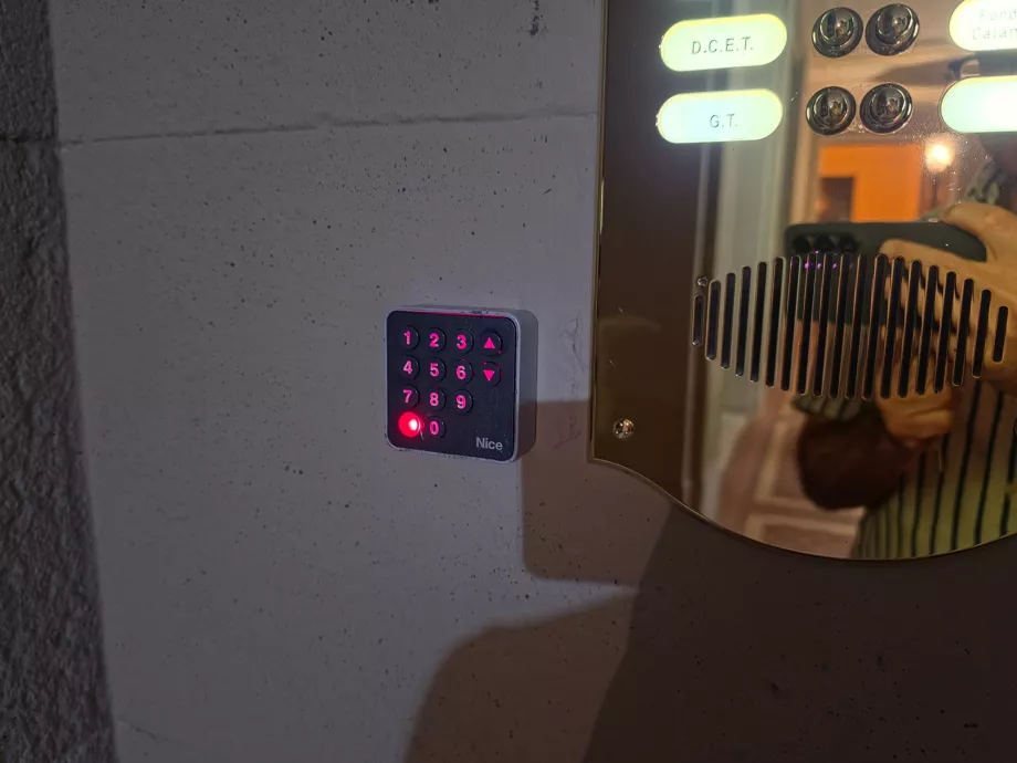 Teclado para introducir el código de entrada