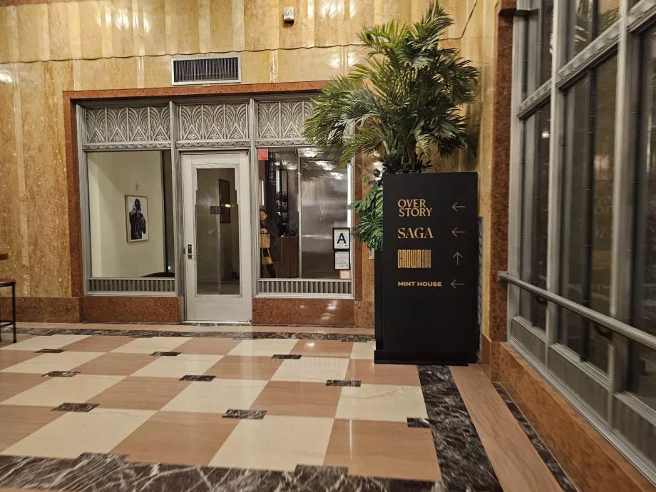 Entrada al bar Overstory