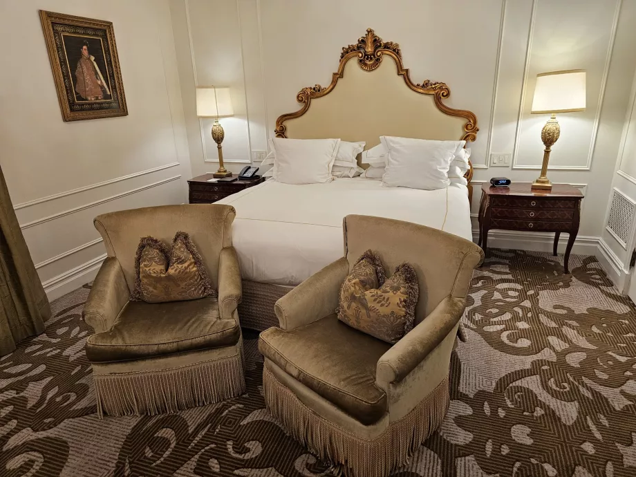 Habitación - cama y sillones