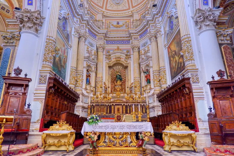 Interior de la catedral