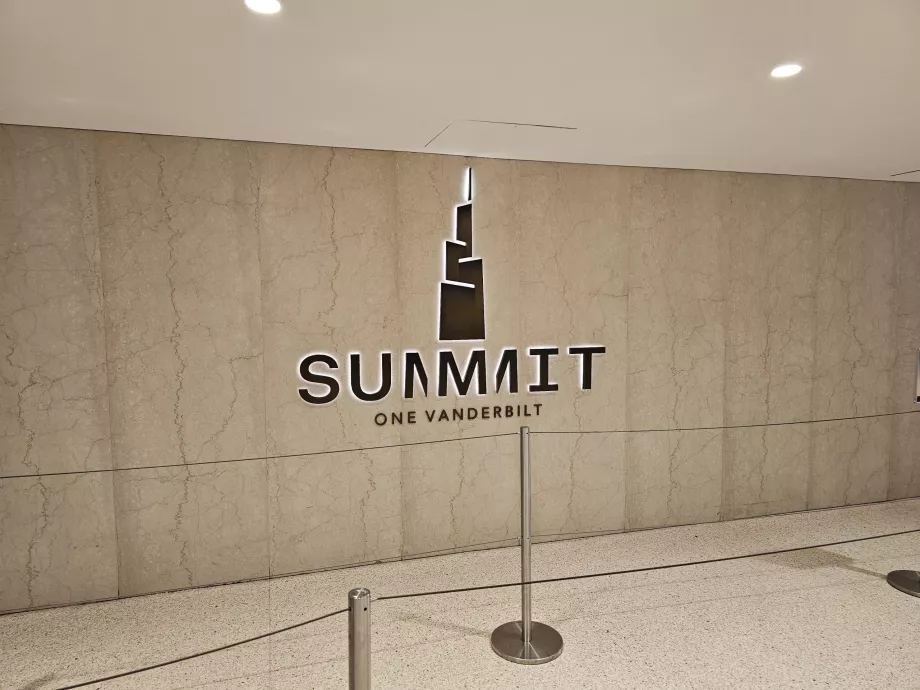 Summit One Vanderbilt, entrada interior