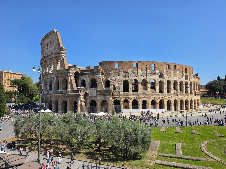 El Coliseo visto desde la Fora Romana