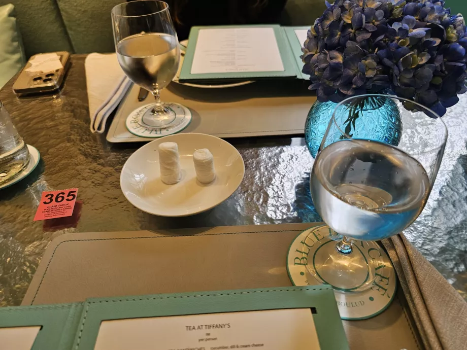 Caja azul, toallas de mano