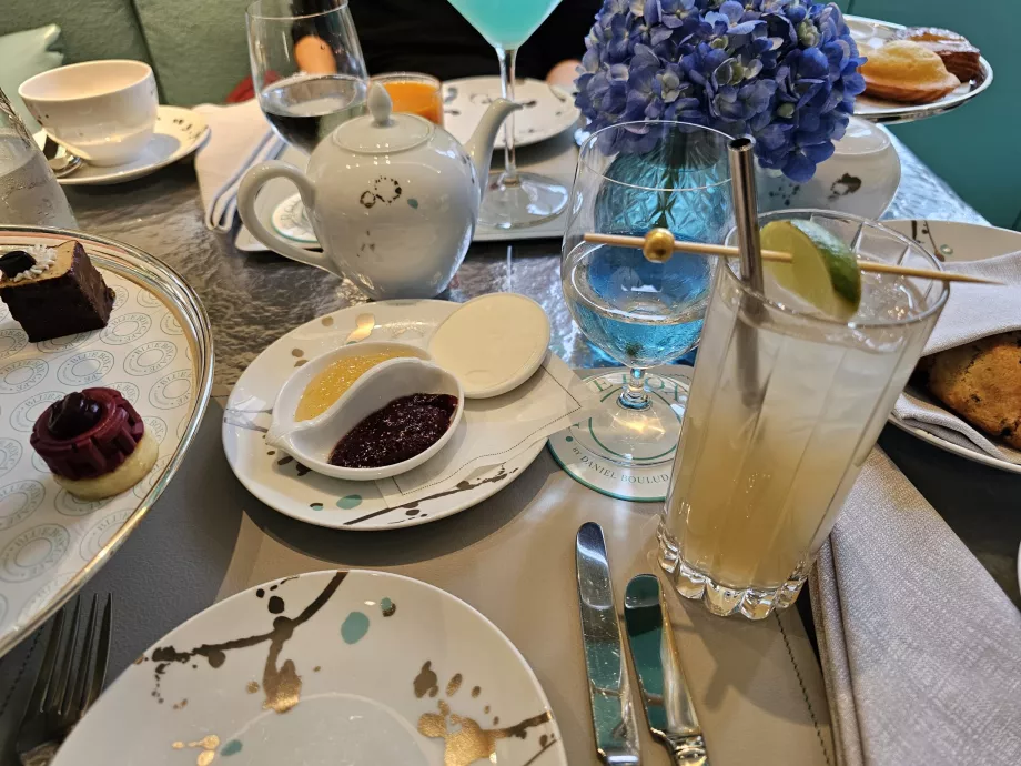 Blue Box, mermelada, mantequilla y cóctel