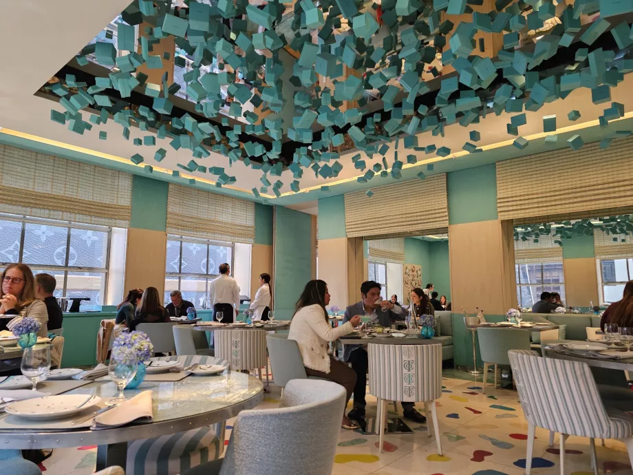 Blue Box, entorno general