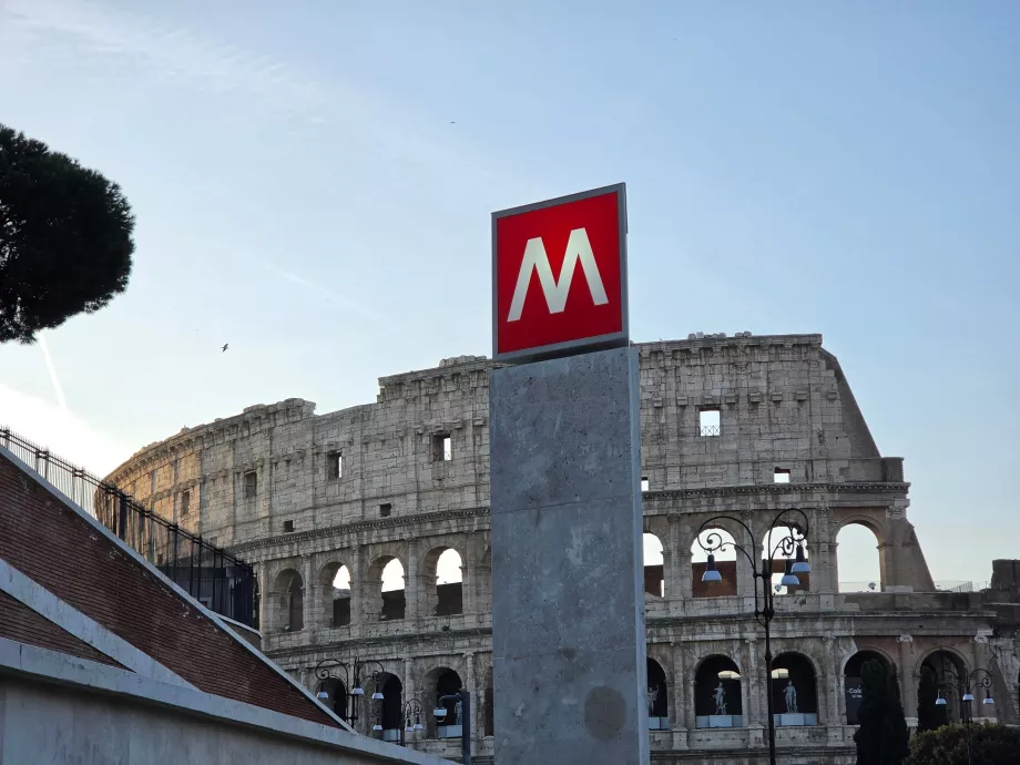 Estación de metro Colosseo