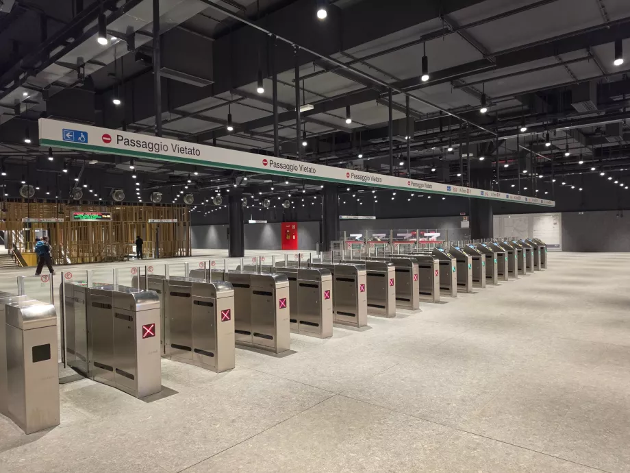Torniquetes a la entrada del metro