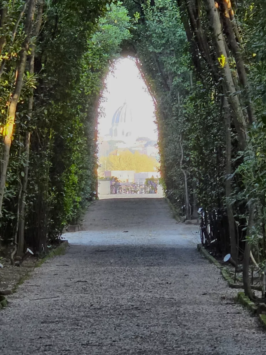 Aventino Keyhole