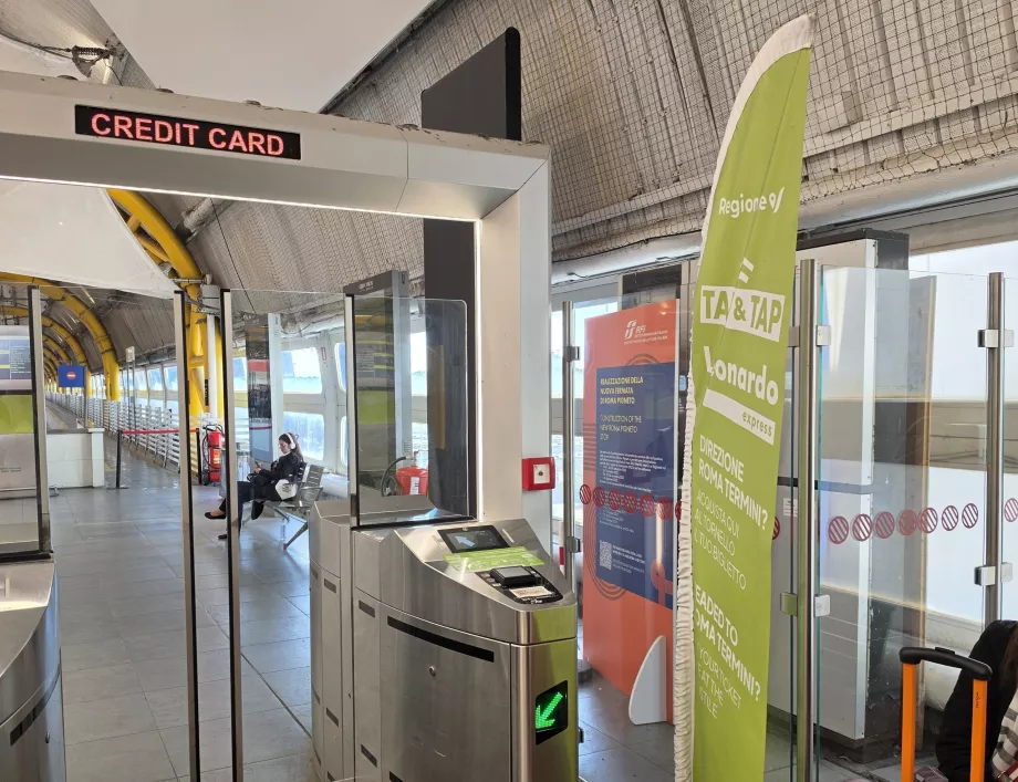 Pago con tarjeta al entrar en la estación