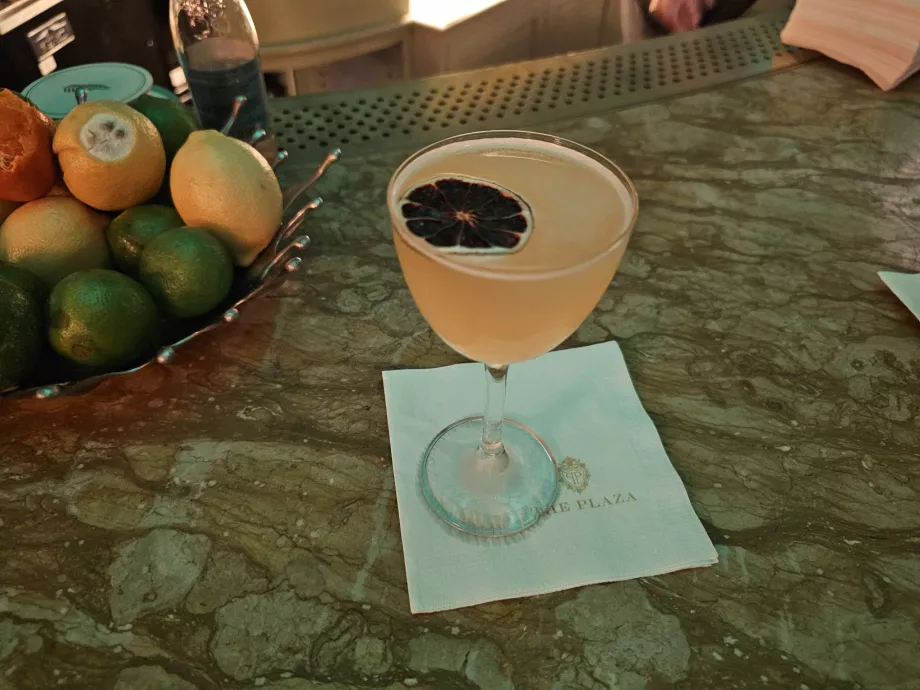 Cóctel en el restaurante Palm Court