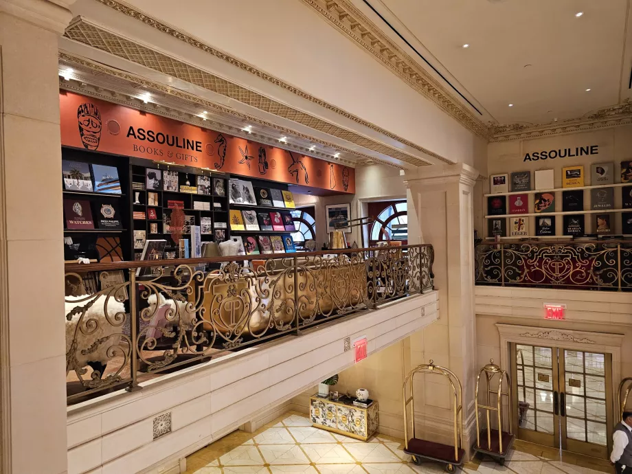 Tienda en el vestíbulo