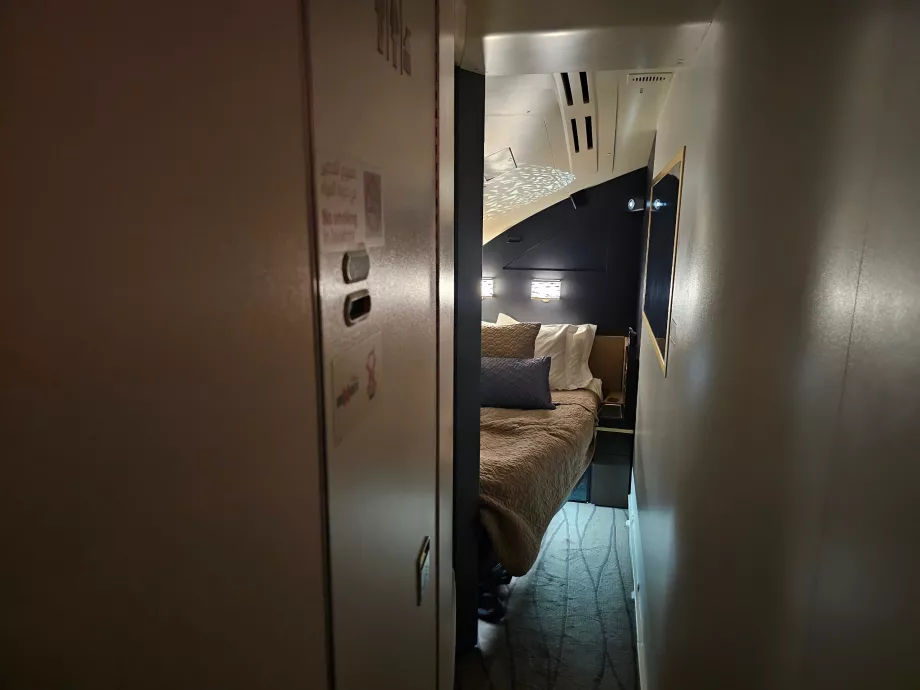 Vista desde el sofá hacia el dormitorio