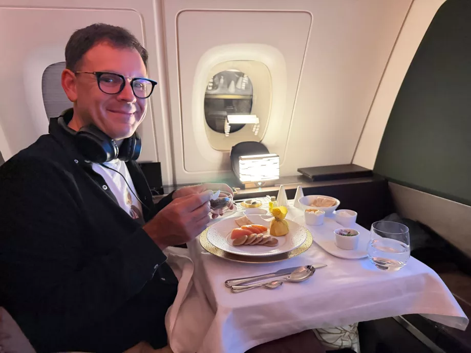 Estoy disfrutando del servicio de caviar.