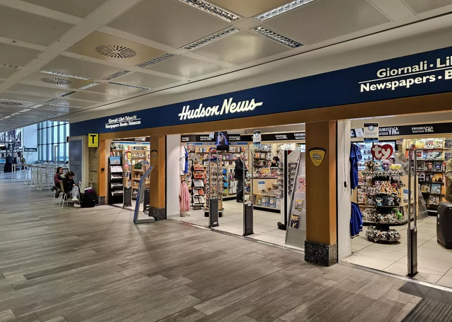 Hudson News, Terminal 1, Salidas
