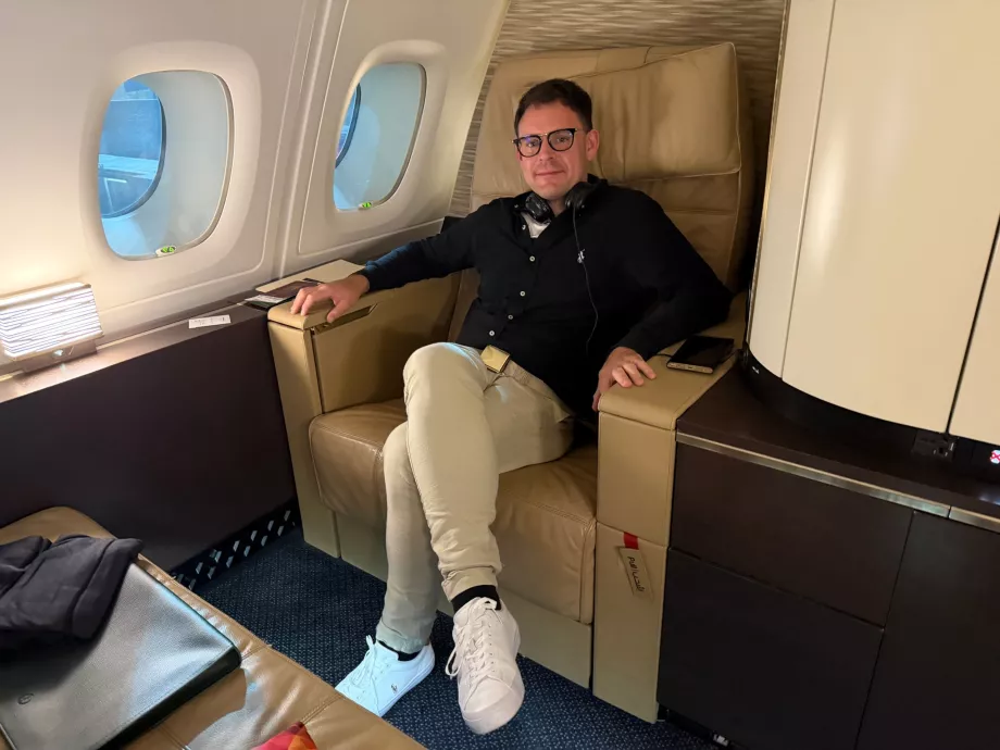 Yo en primera clase con Etihad Airways