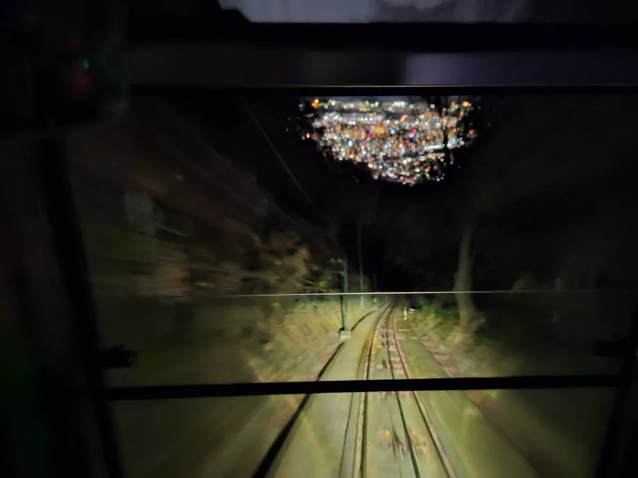 Paseo nocturno en el teleférico Maya