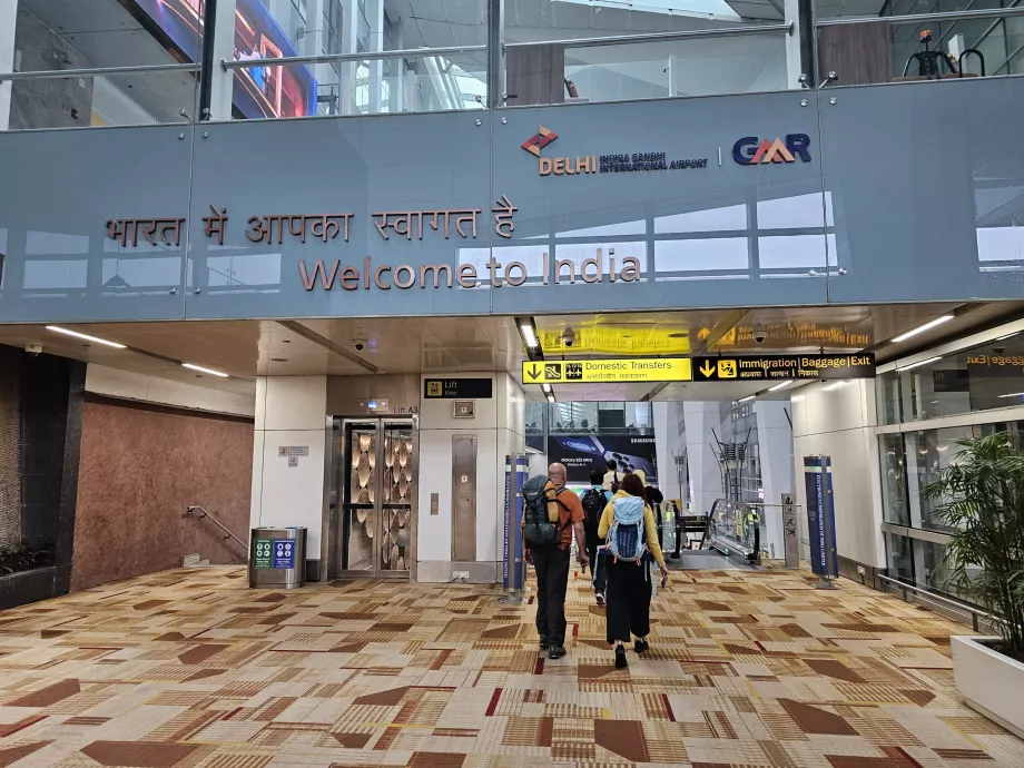 Salida y transbordo de vuelos internacionales a vuelos nacionales