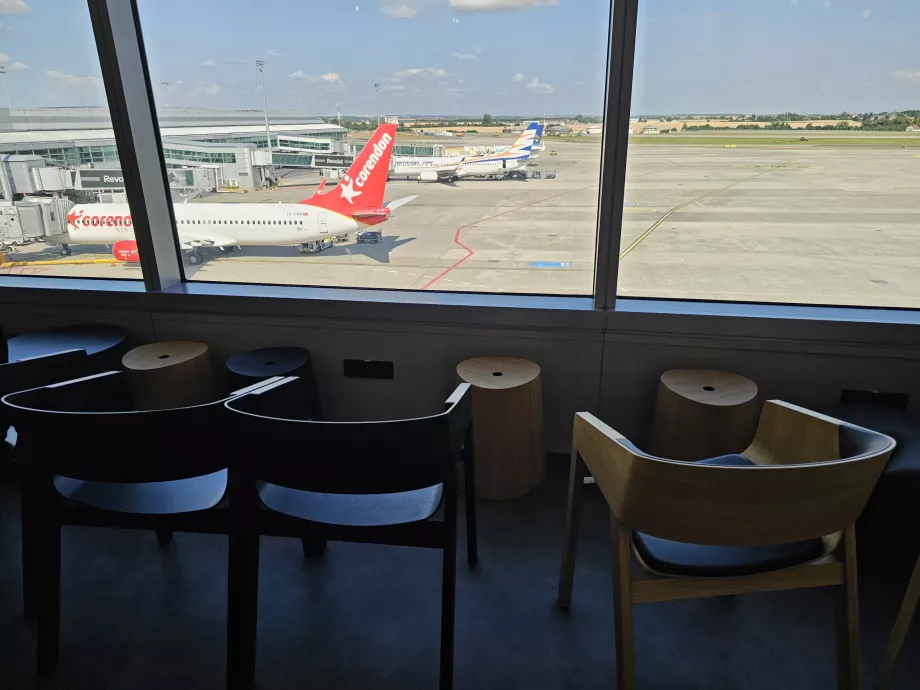 Vista del avión desde la sala VIP