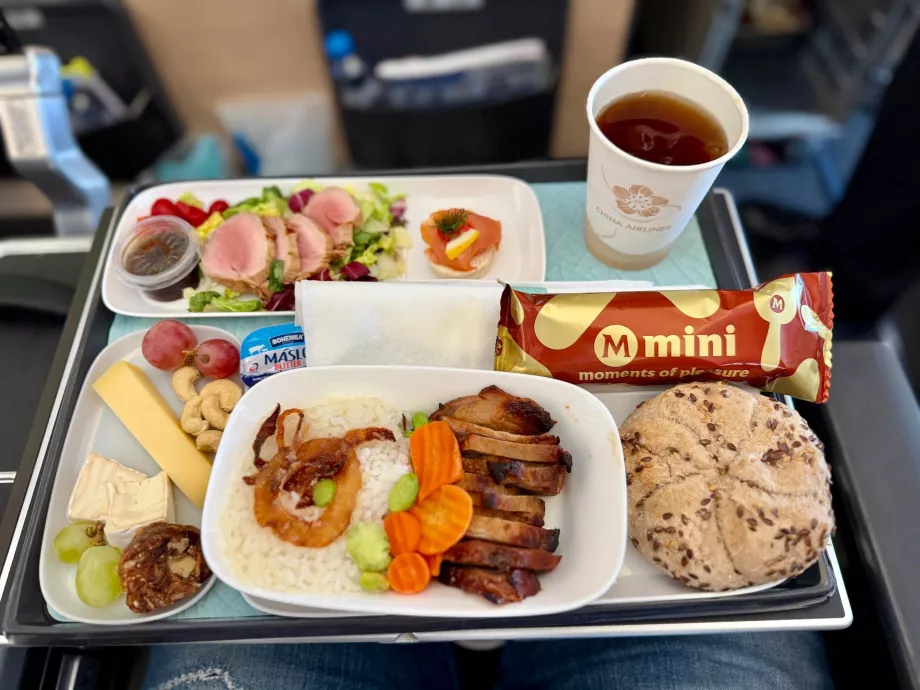 Comida nº 1 en el vuelo CI68