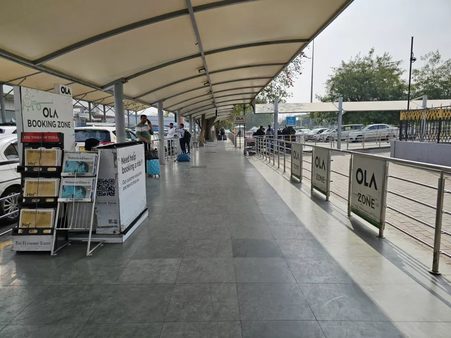 Zona Uber y Ola, Terminal 2