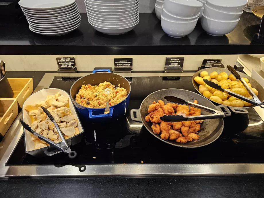 Menú de mediodía, comidas calientes
