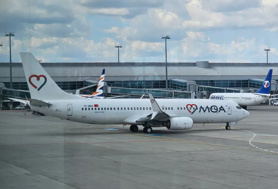 Aerolíneas MGA