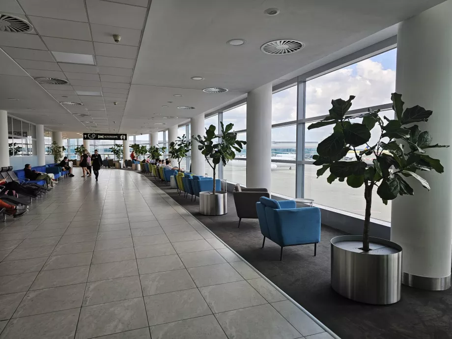Asientos cómodos, zona de tránsito de la Terminal 1